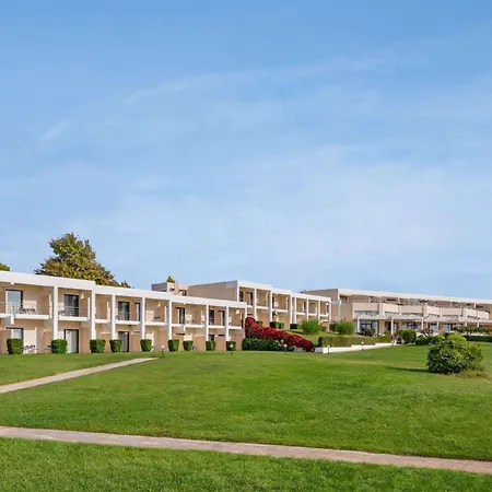 Ramada Plaza By Wyndham Thraki-3