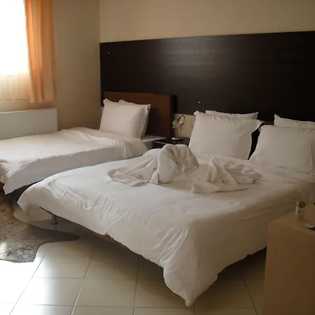 Kyknos De Luxe Suites & Rooms-2