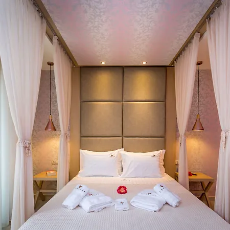 Lobelia Luxury Suites-3