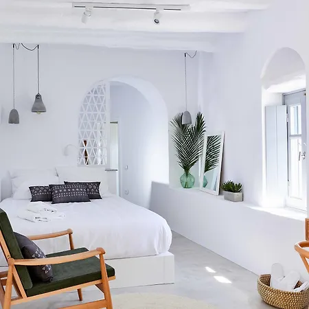 Living Theros Luxury Suites-2