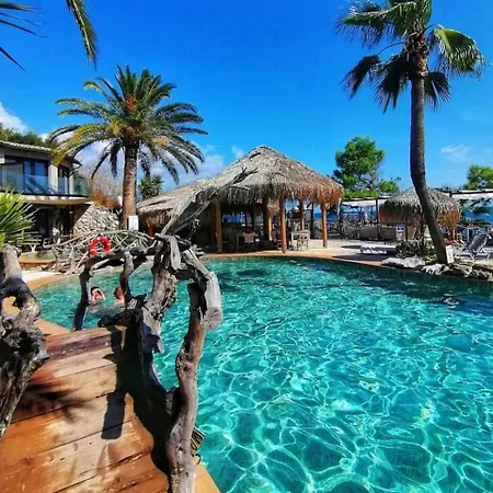 Gloria Maris Hotel Suites And Villas-2