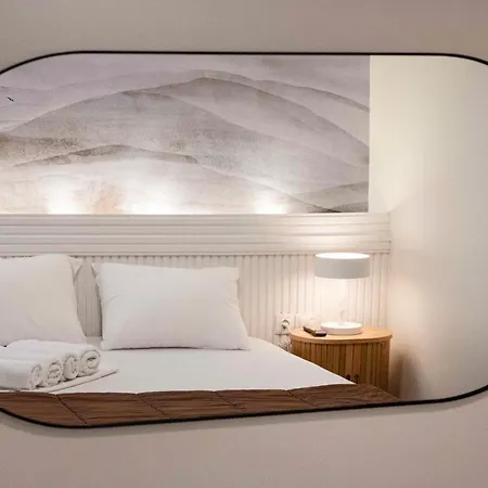 Lux Hotel 5 Mins Walk From Port Of Piraeus And Metro Station-3