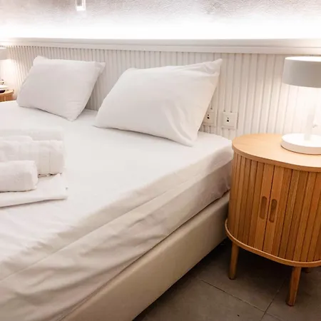 Lux Hotel 5 Mins Walk From Port Of Piraeus And Metro Station-2