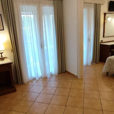 Magda'S Hotel Apartments-3