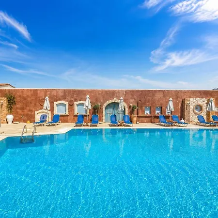 Golden Bay Apartments - Pool&Garden Retreat-2