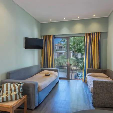 Golden Coast Hotel & Bungalows-2