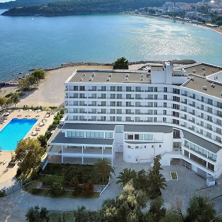 Lucy Hotel-2