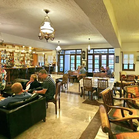 Hotel Pela-2