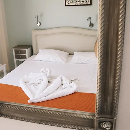 Esperida Rooms & Studios-3
