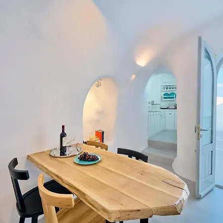 Cave Suite Oia-2