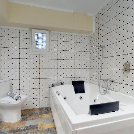 Jacuzzi Suites-2