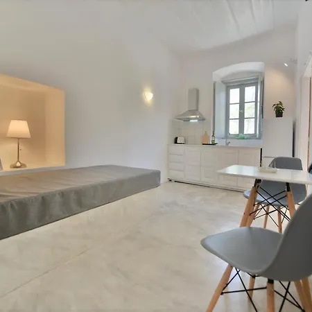 Loukia'S Apartments-2