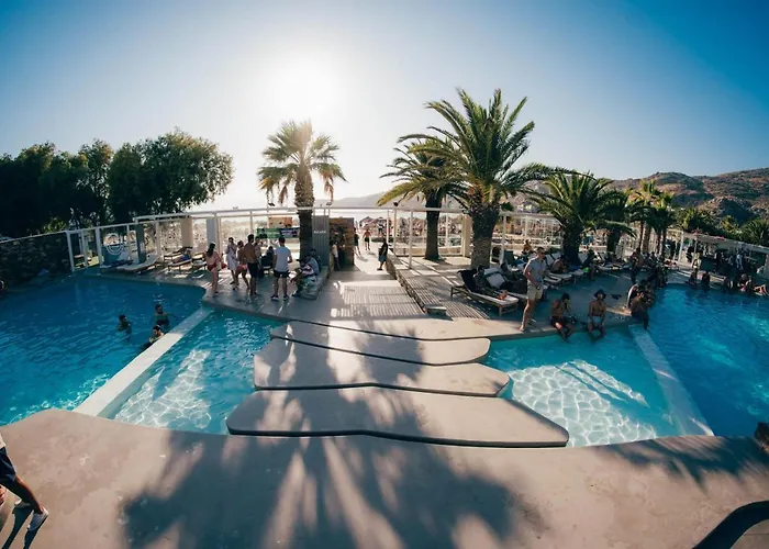 Farout Beachclub - Rooms & Camping Mylopotas