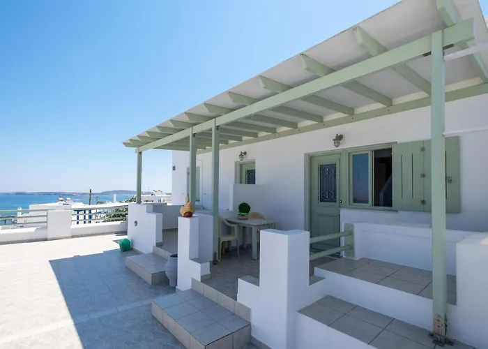 Lorenzo Studios&Suites Paros