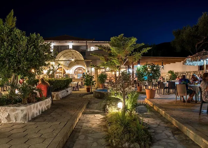 Aphrodite Studios & Suites - 140M From The Beach, By Zantewize