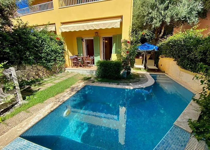 La Riviera Seaside Apartments & Villas