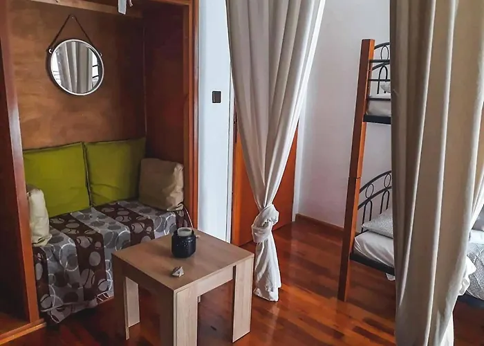 Urban Yoga House Hostel & Retreat