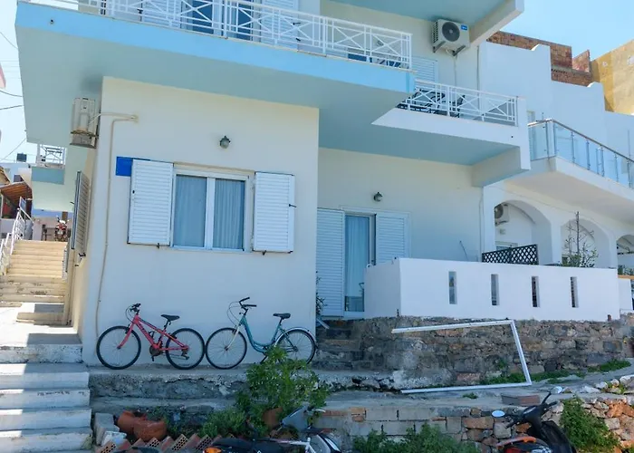 Margarita'S Seafront Luxury Apartment