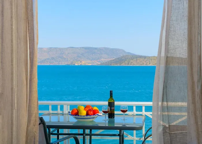 Margarita'S Seafront Luxury Apartment