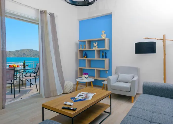 Margarita'S Seafront Luxury Apartment