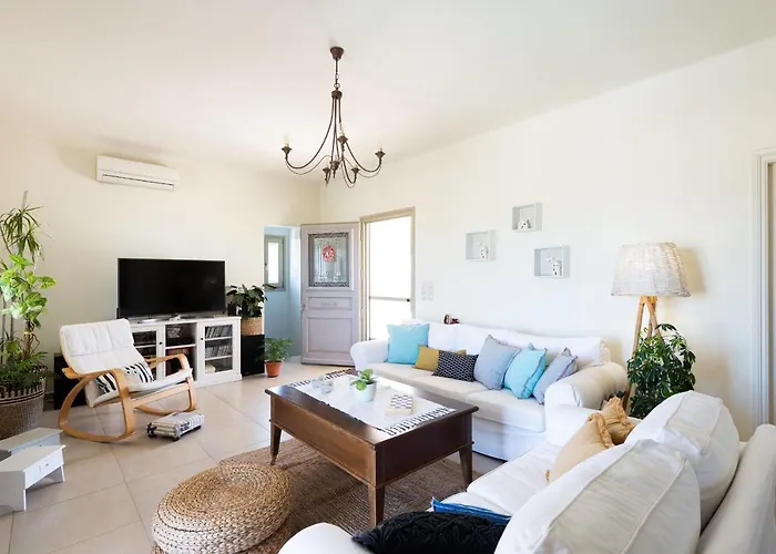 Parasporos Villa - Private Pool - Beach Access