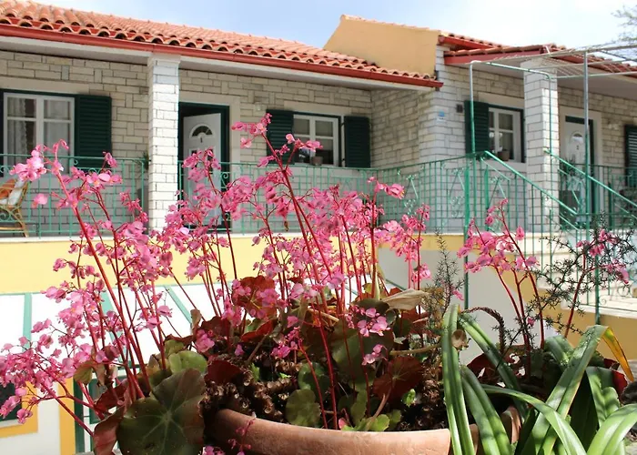 Paxos Rock Apartments Γάιος