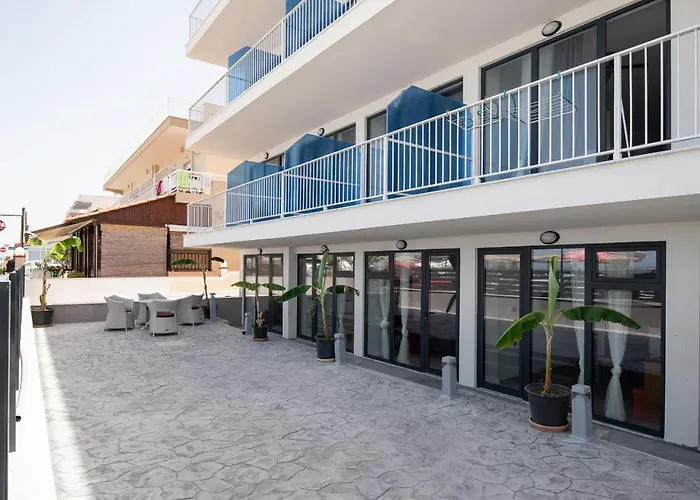 Grand Dodo'S Triada Seaview Studios