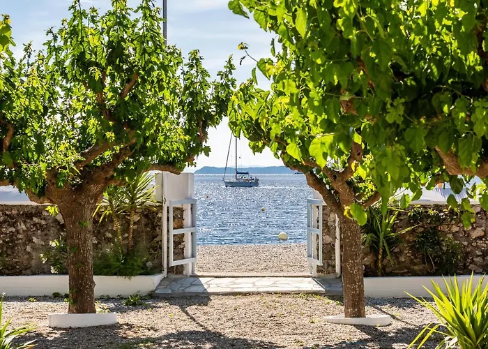 Psarianos Beachfront Apartments