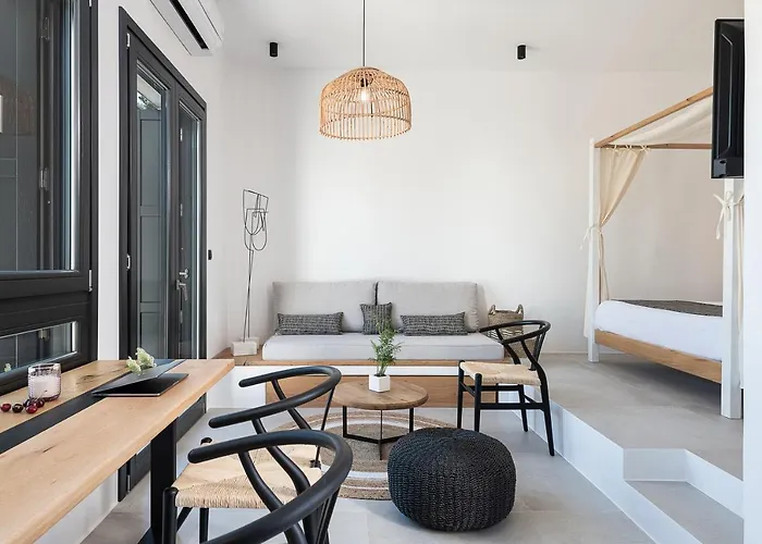 Athina Milos Suites Adamantas 
