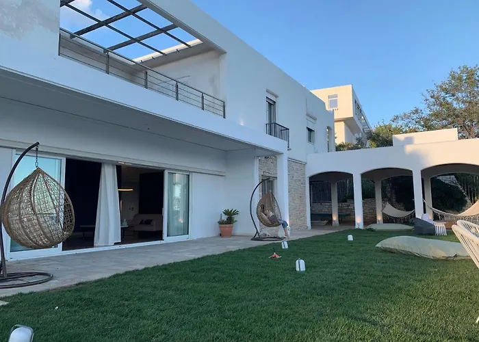 Bedwave Seaside Mansion