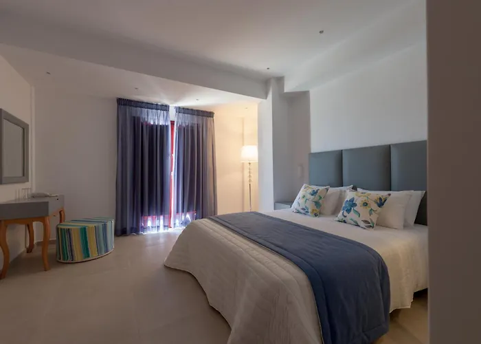 Mar N Mar Crown Hotel-Suites