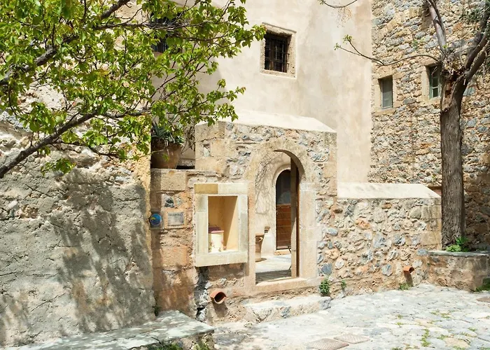 Dorovinis Castlehouses