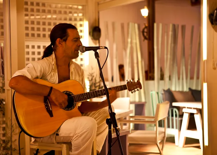 Oasis Beach Hotel Skála