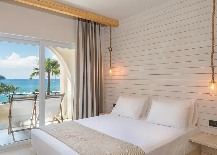Gloria Maris Suites And Villas