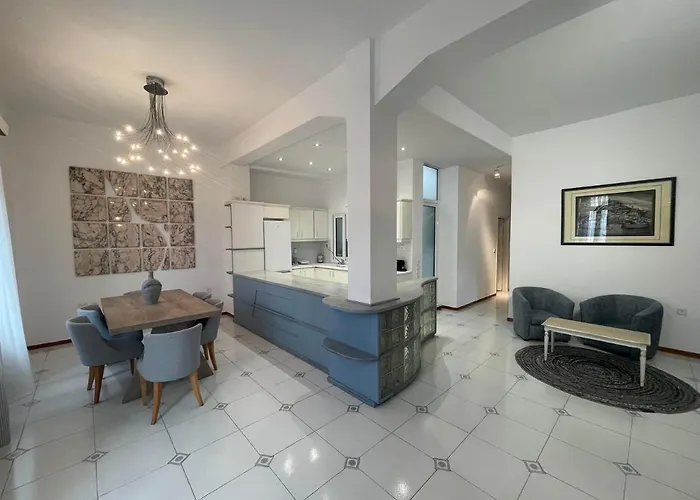 Dr. J. Spon Apartment