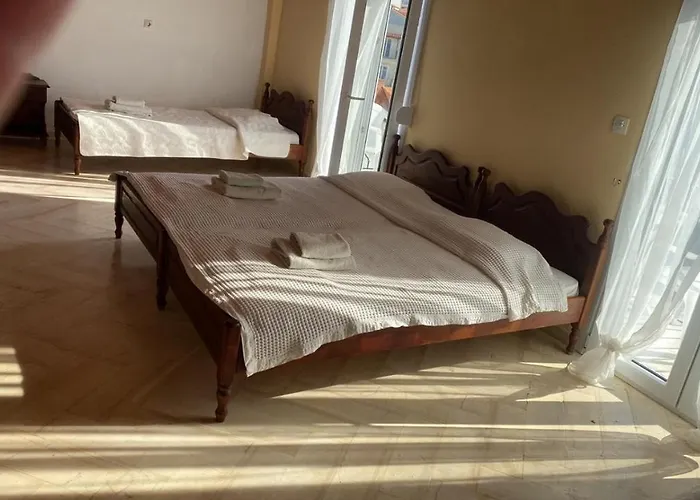 Angela - Zoi Rooms