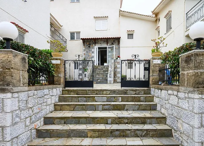 Villa Kosta Hotel & Apartments