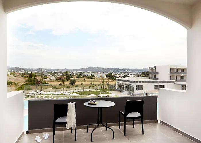 Evita Resort Hotel Φαληράκι