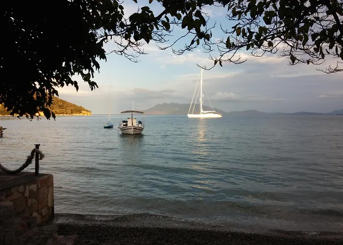 Mouria Pension Rooms & Studios