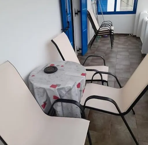 Παραθαλάσσιο εξοχικό σπίτι με θέα τον κόλπο Βάρης