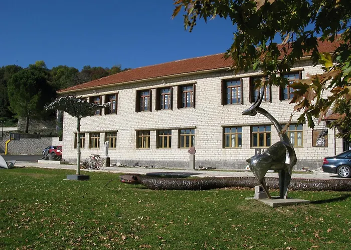 Ξενώνας museum 1ου ορόφου στο Ελληνικό Ιωαννίνων Elliniko 