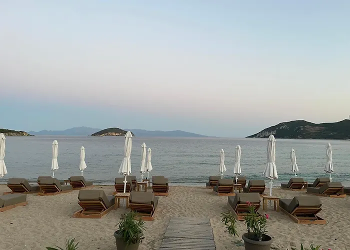 Steleni Seaside Suites
