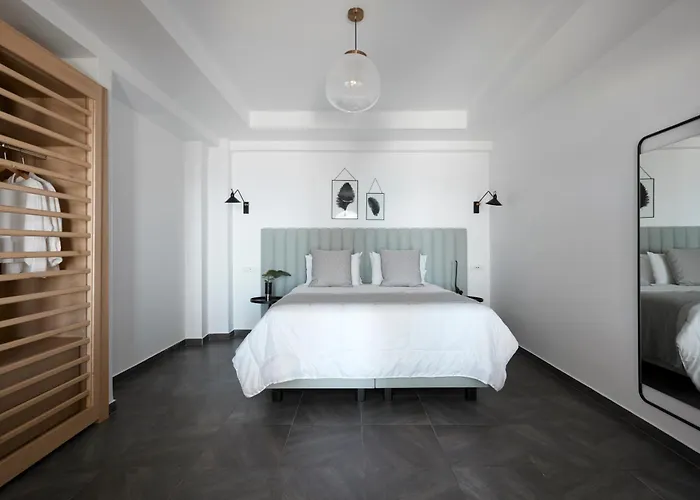 Petit Palace Suites (Adults Only) Φηρά