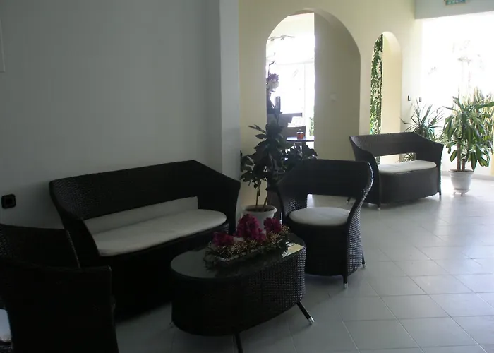 Haris Hotel Apartments And Suites Paralia Vrachou