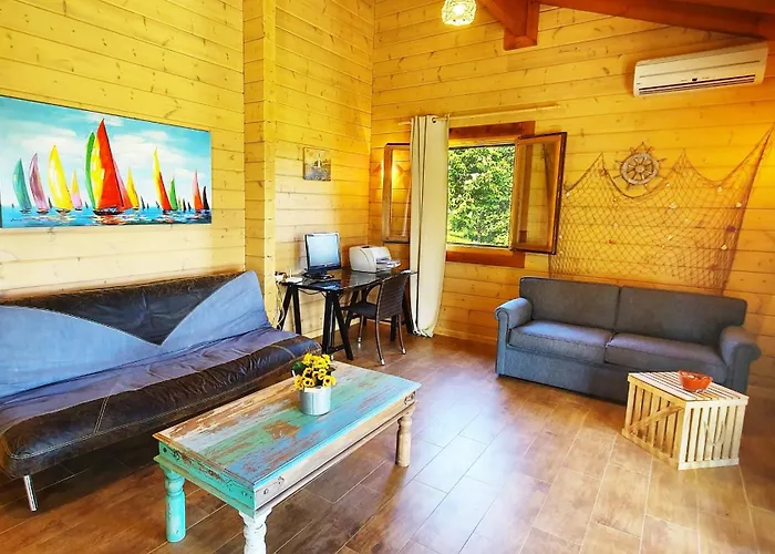Luxury Wooden Villa With Pool, The Nest Κάτω Κορακιάνα