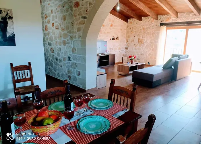 Traditional Villa In Πεμόνια