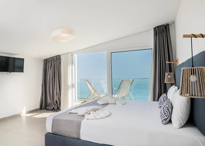 Golden Coast Beachfront Resort Κυψέλη