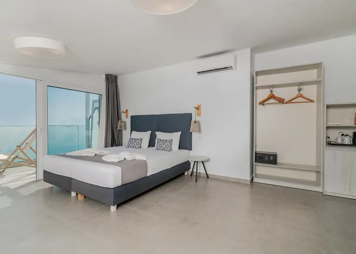 Golden Coast Beachfront Resort Kypseli