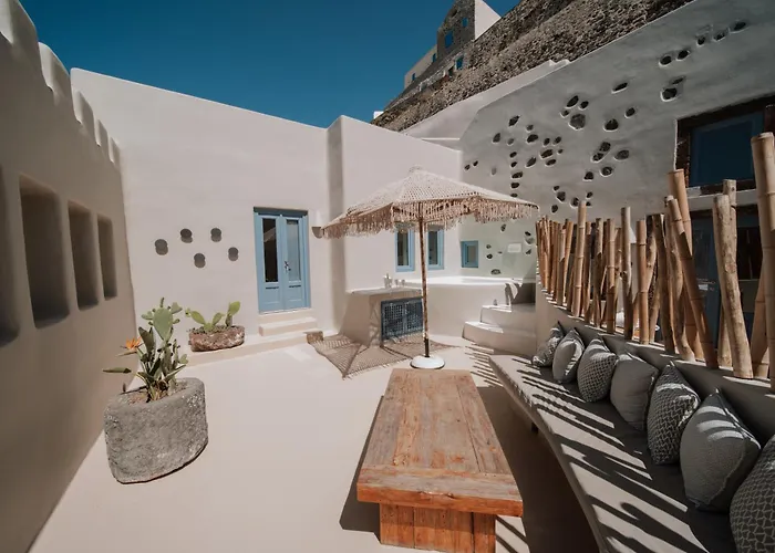 Luna Santorini Suites