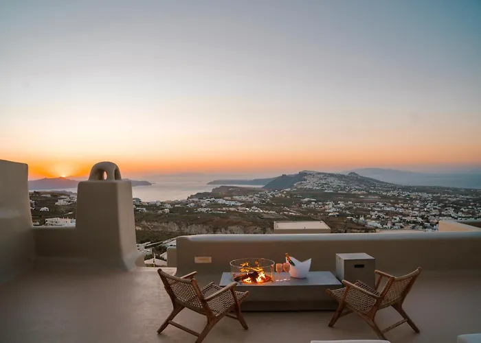 Luna Santorini Suites